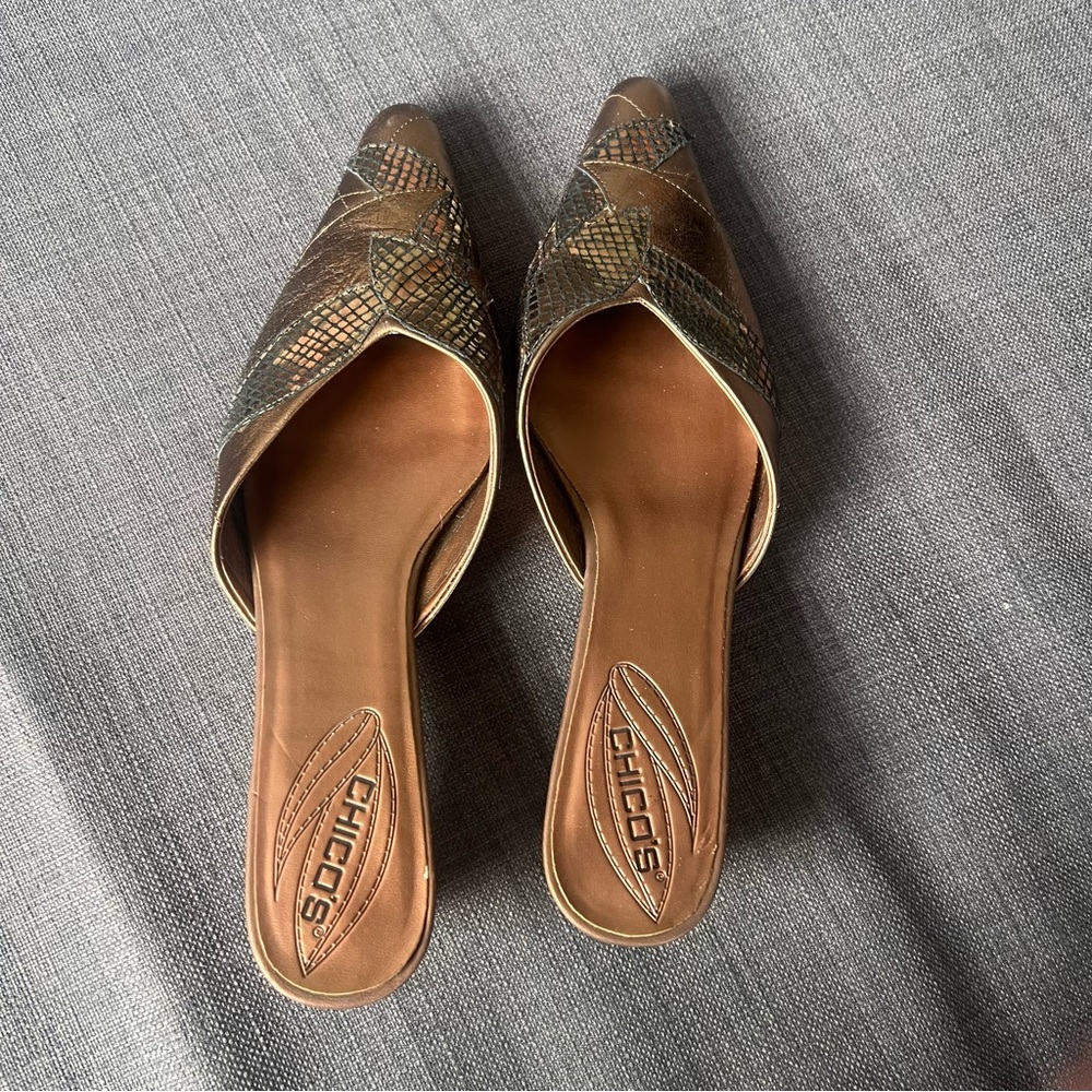 Chico’s size 9 Samantha Brown Leather Women's Slides metallic